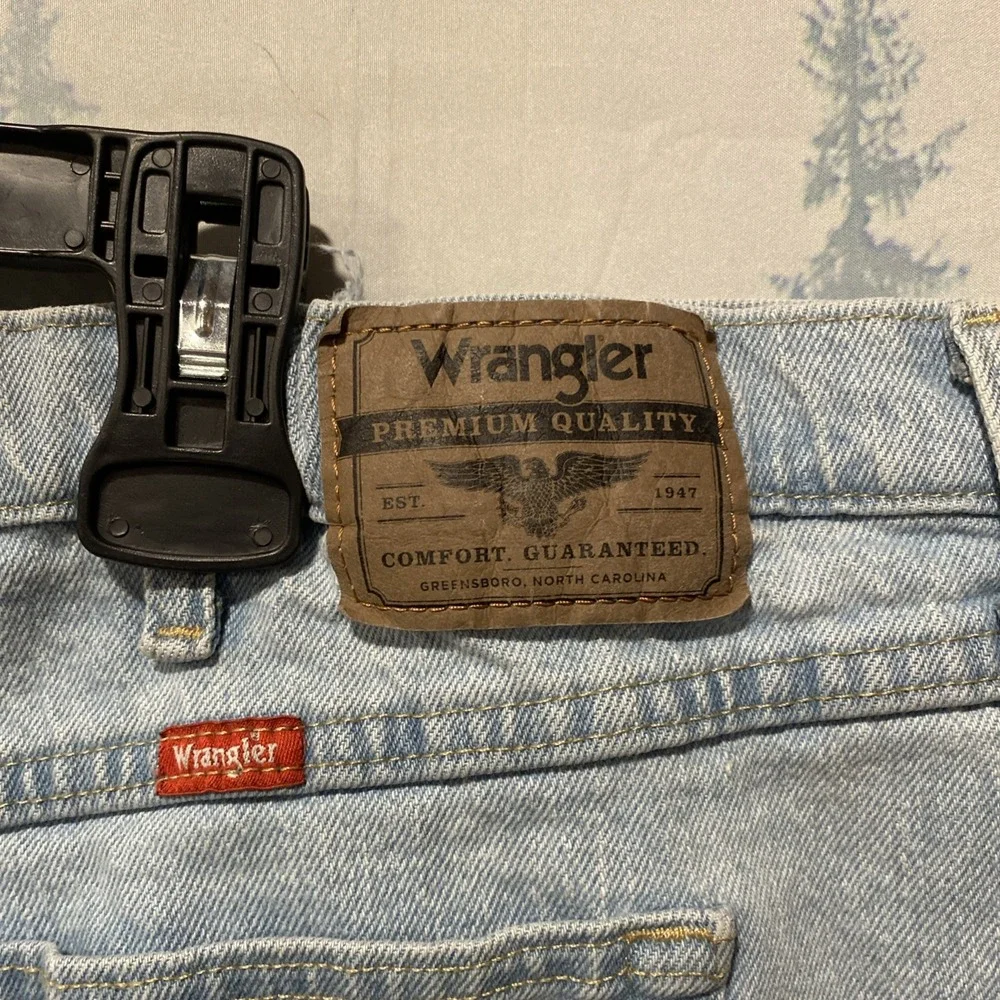 Wrangler Cutoff Shorts Denim  42x4x14 High waisted Adj Waist Distressed Cuffed